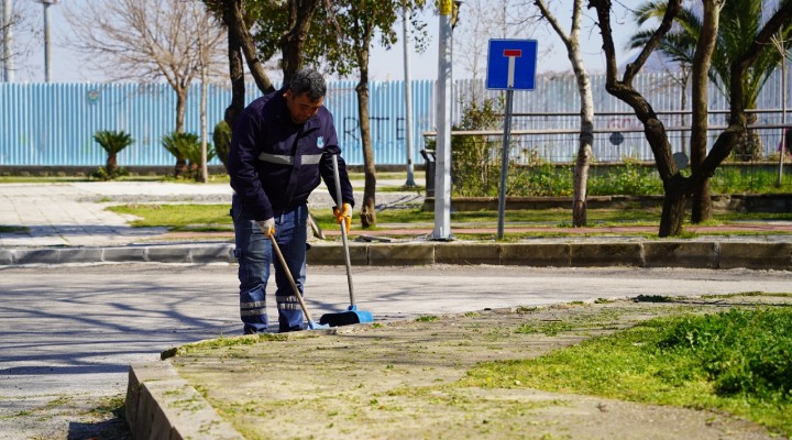 Yunusemre de parklara bahar temizliği