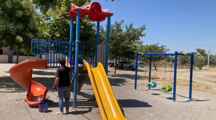 Yunusemre de parklara yaz bakımı