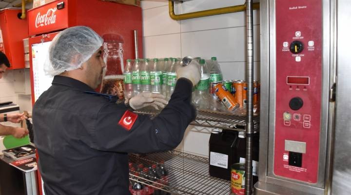 Yunusemre zabıtadan gıda denetimi