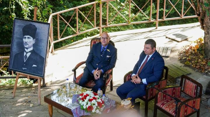Zeybek’ten, Başkan Okuroğlu’na canlı yayında övgü dolu sözler