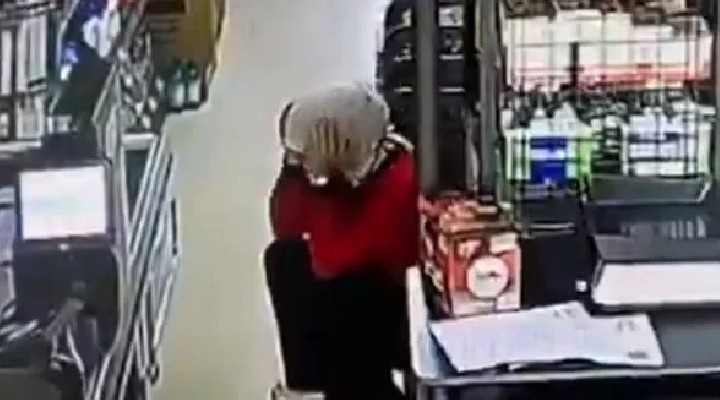 Zincir markette yürek sızlatan anlar!