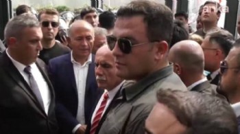 Gürsel Tekin CHP İstanbul İl Başkanlığı'na girdi: CHP'liler barikat kurdu