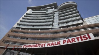 Olağanüstü kurultay için toplanan delege imzaları CHP Genel Merkezi'nde