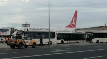 36'sı Türk 137 aktivisti taşıyan uçak İstanbul'a indi