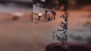 7 kişi etrafını sarıp sopalarla dövdü!
