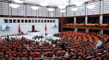 AK Parti istedi Meclis tatil oldu!