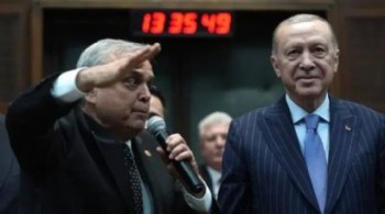 AK Parti'ye geçen Hasan Ufuk Çakır, Erdoğan'a 'ikinci kez' selam durdu