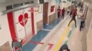 Acilde dehşet anları... Doktor ve güvenlik görevlisine saldırdı!