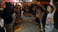 Açlık grevine giren iki öğretmen hastaneye kaldırıldı