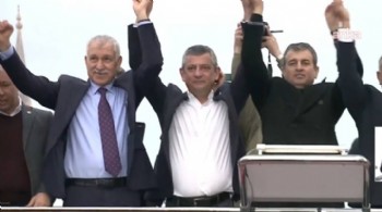 Adana'da buluşma mitinge dönüştü: Özgür Özel'den İçişleri Bakanlığı'na 'Zeydan Karalar' çağrısı