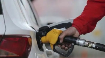 Akaryakıtta tabela gece yarısı değişti: Benzine indirim geldi
