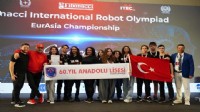 Akran eğitimiyle kurulan lise robotik takımı, Dünya Şampiyonası'nda
