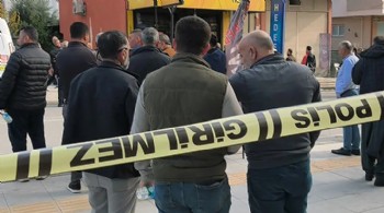 Anne ve oğlu ile büfeci öldürüldü!