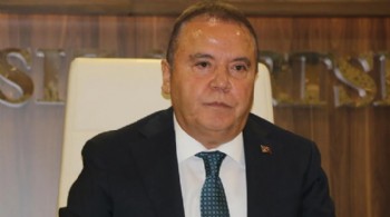 Antalya Belediye Başkanı Muhittin Böcek hastaneye kaldırıldı