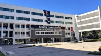 Antalya'da çifte operasyon: Muhittin Böcek'in gelini Zuhal Böcek gözaltına alındı