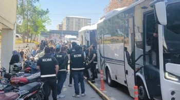 Aralarında eski başkan da var! Belediyeye yönelik operasyonda 46 şüpheli adliyeye sevk edildi