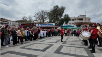 Atatürk’ün Foça'ya gelişinin 92. yılı yürüyüş ve törenle kutlandı