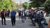 Baba dehşeti.. Bir kızını öldürdü, eşini ve diğer kızını yaraladı!