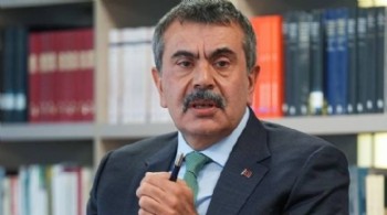 Bakan Tekin'den skandal sözler: 'Feveran edeceğinize çocuğunuzu ucuz okullara gönderin'
