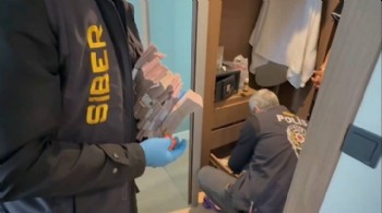 Bakan Yerlikaya duyurdu: 39 ilde eş zamanlı siber suç operasyonu, yüzlerce şüpheli gözaltında!