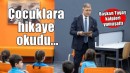 Başkan Tugay kütüphanede çocuklara hikaye okudu