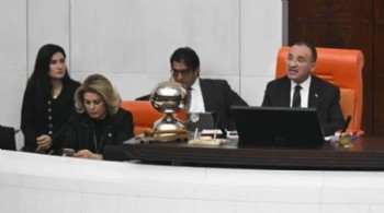 Başkanlık Divanı oluşmadı, Bozdağ Meclis'i toplanamadan kapattı