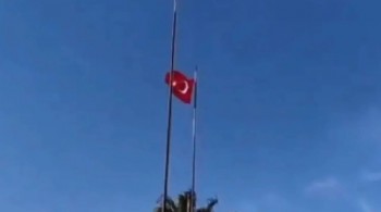 Bayrak indirilmesiyle ilgili paylaşımlara tutuklama