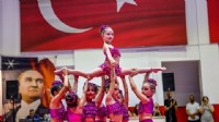Bayraklılı kursiyerlerden yıl sonu gösterisi