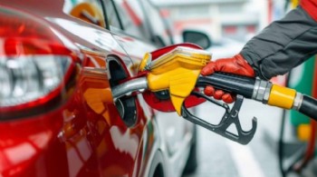 Benzine yarından itibaren zam bekleniyor