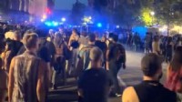 Berlin'de bir araç kalabalığa daldı