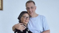 Beylikdüzü Belediye Başkanı Murat Çalık'tan aylar sonra annesiyle fotoğraf