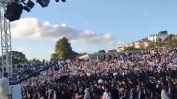 Bilgi Üniversitesi’nde kayyum rektörü sırtlarını dönerek protesto ettiler