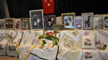 Bornova’da kadın emeği sanatla buluştu
