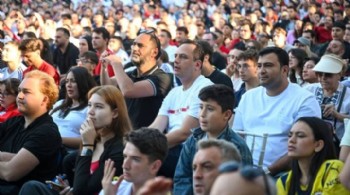 Bornova’da tek yürek: Milli heyecan dev ekranlarda yaşanacak!