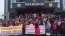 Buca Belediyesi işçilerinden oturma eylem