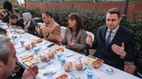 Büyükşehir iftar sofrasını bu kez Karşıyaka’da kurdu