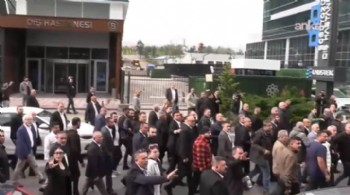 CHP Genel Merkezi önünde Kılıçdaroğlu ve Özel destekçileri arasında arbede!