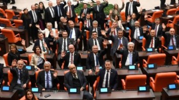 CHP'li Günaydın, Meclis nöbetinden seslendi: Sadaka rakamı açıklanırsa mücadelemizi sürdürürüz