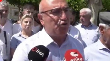 CHP'li Tanal Adıyaman halkıyla ayaklarına kelepçe bağladı: 'Tutdere’nin evde ne işi var?'