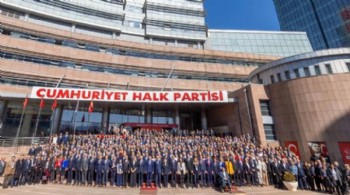 CHP'nin 'Milletle Birlikte, Milletin Emrinde' buluşmasında 18 politika kurulunun üyeleri açıklandı