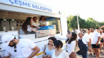Çeşme Belediyesi’nden Muharrem Ayında aşure ikramı