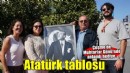Çeşme Belediyesi’nden Muhtarlar Haftasında anlamlı hediye: Atatürk tablosu