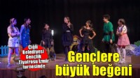 Çiğli Belediyesi Gençlik Tiyatrosu İzmir turnesinde büyük beğeni topladı