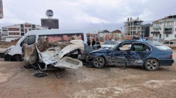 Çocuk direksiyona geçti, ortalık savaş alanına döndü