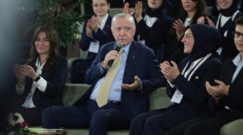 Cumhurbaşkanı Erdoğan: Gençliğimizin en büyük sorunu sosyal medya