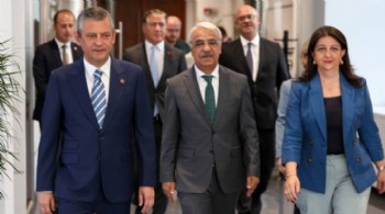 DEM Parti İmralı heyetinden CHP lideri Özgür Özel'e ziyaret