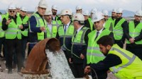 Dikili Jeotermal Isıtmalı Sera Organize Tarım Bölgesi'nde ilk ruhsatlar yatırımcılara teslim edildi