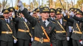 Ebru Eroğlu'ndan sonra iki teğmene daha ret!