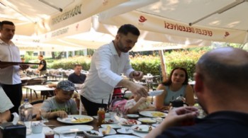 Efeler Belediyesi'nin doğa kahvaltısı vatandaşların gözdesi oldu