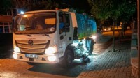 Efeler'de gece mesaisi: Temizlik ekipleri köşe bucak çalışıyor